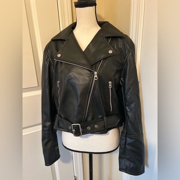 Divided Women's Black faux Leather Jacket with belt - Picture 1 of 5
